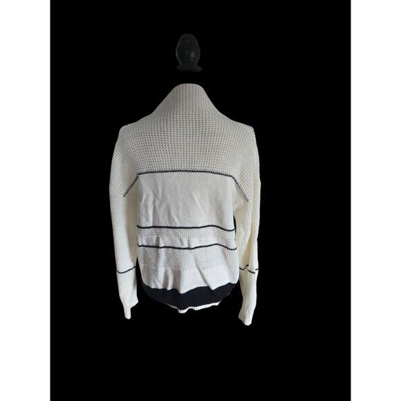 White and black striped long sleeve sweater, no brand or size - Picture 2 of 2